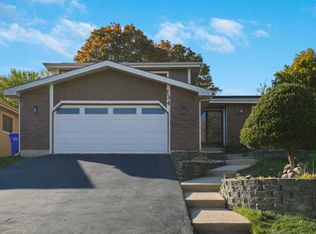 134 Spring Ave, Glen Ellyn, IL 60137