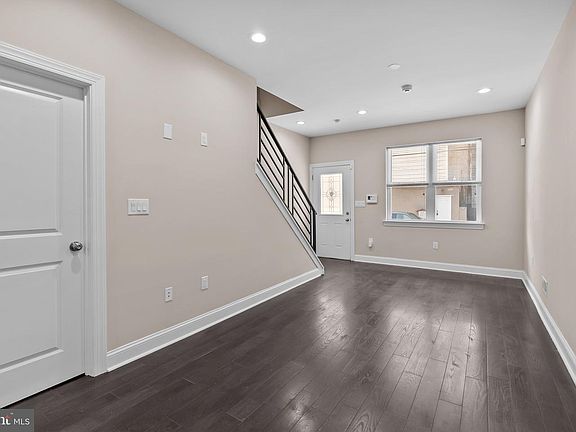 2nd image of 2113 Reed St