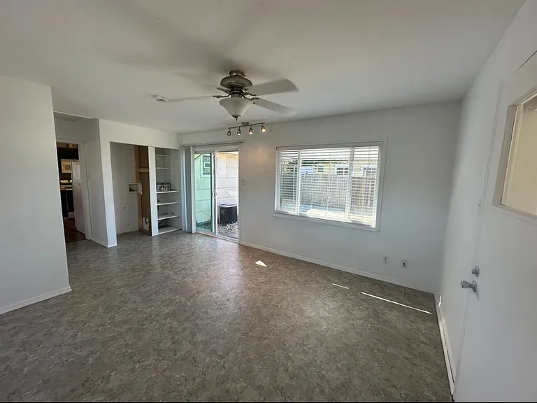 6824 Waveland Ave — Photo 13