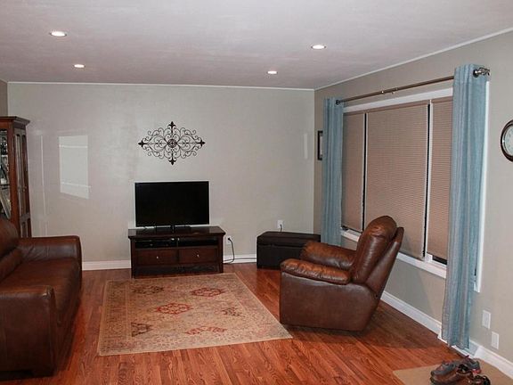 5th image of 132 Riverview Blvd #D