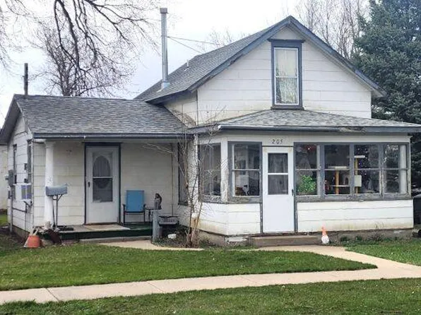 205 E 2nd St, Miller, SD 57362
