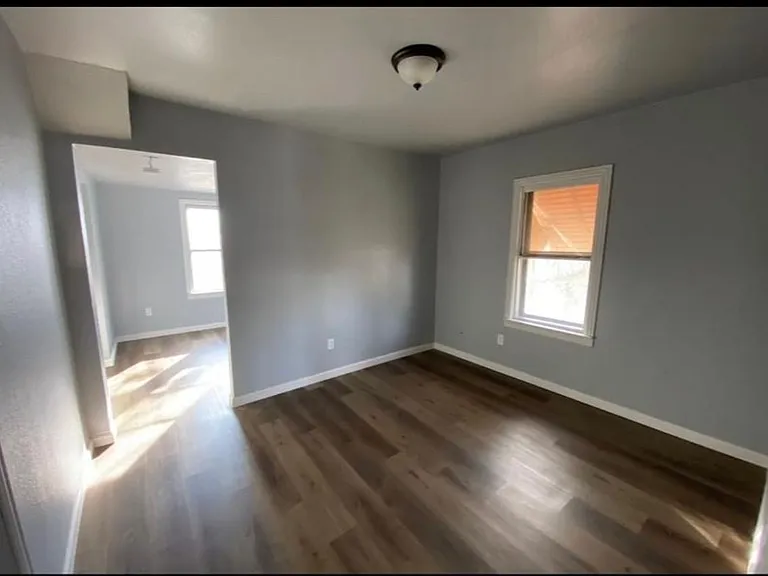 708 SE 13th St — Photo 3