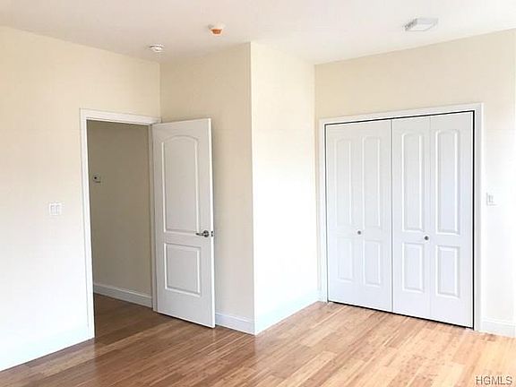 4th image of 39 Groshon Ave #1