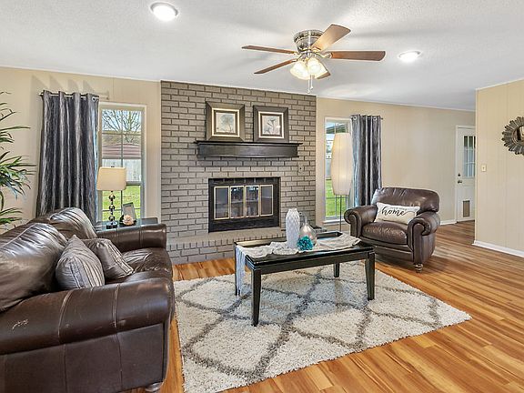 4th image of 1311 E Holly Hill Cir
