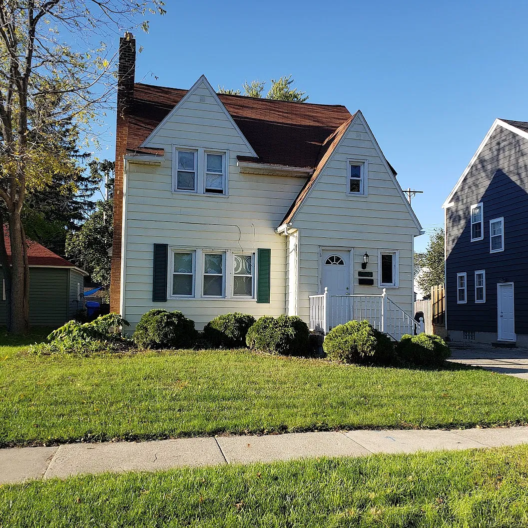 3 bed, 1.5 bath, 1576 sqft, $1,995 — Photo 1