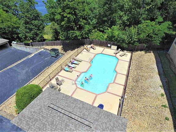 4th image of 225 Lookout Point #E6