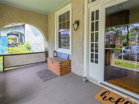 3rd image of 3303 Barton Ave