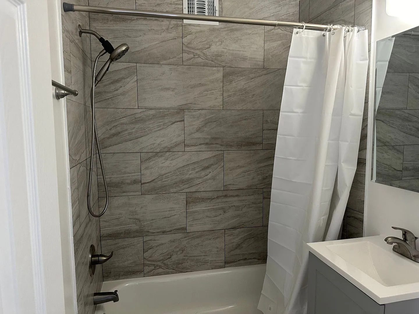 West Avenue Apartments — Photo 3