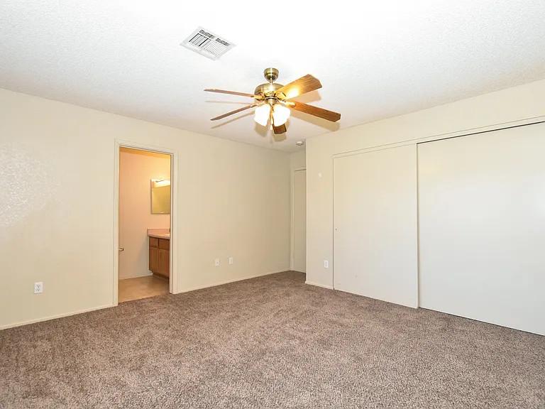 2866 S 30th Dr — Photo 18