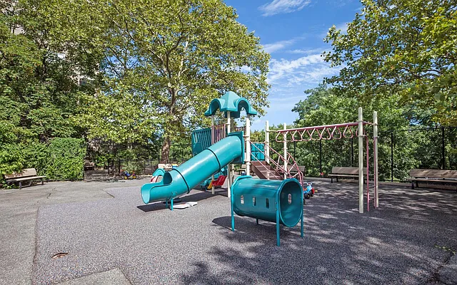 Sold by Nortrud Wolf Spero, LREB | media 69