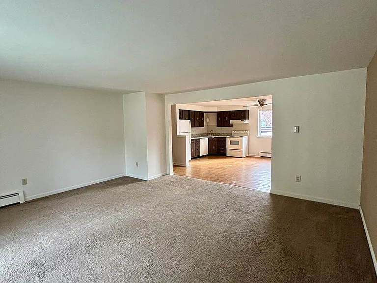 Losson Garden Apartments — Photo 3