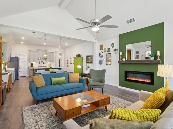 1935 Scare Crow, New Braunfels, TX 78130