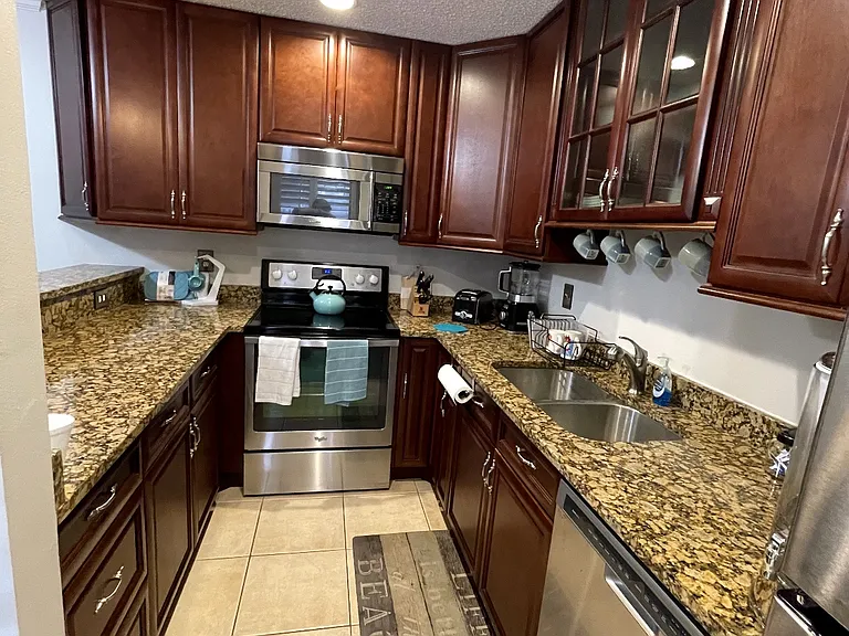 1202 SE Excaliber Ln #2 — Photo 1