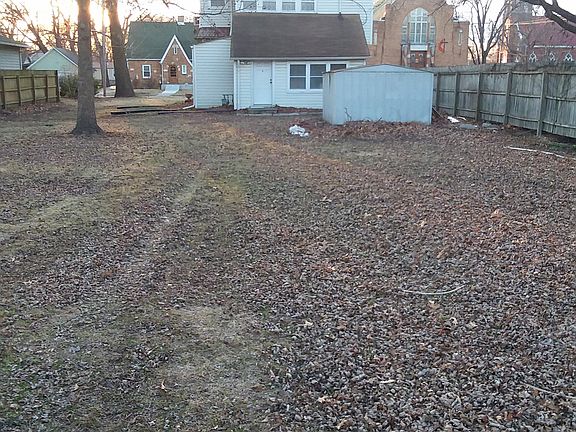 Large backyard that reaches alley