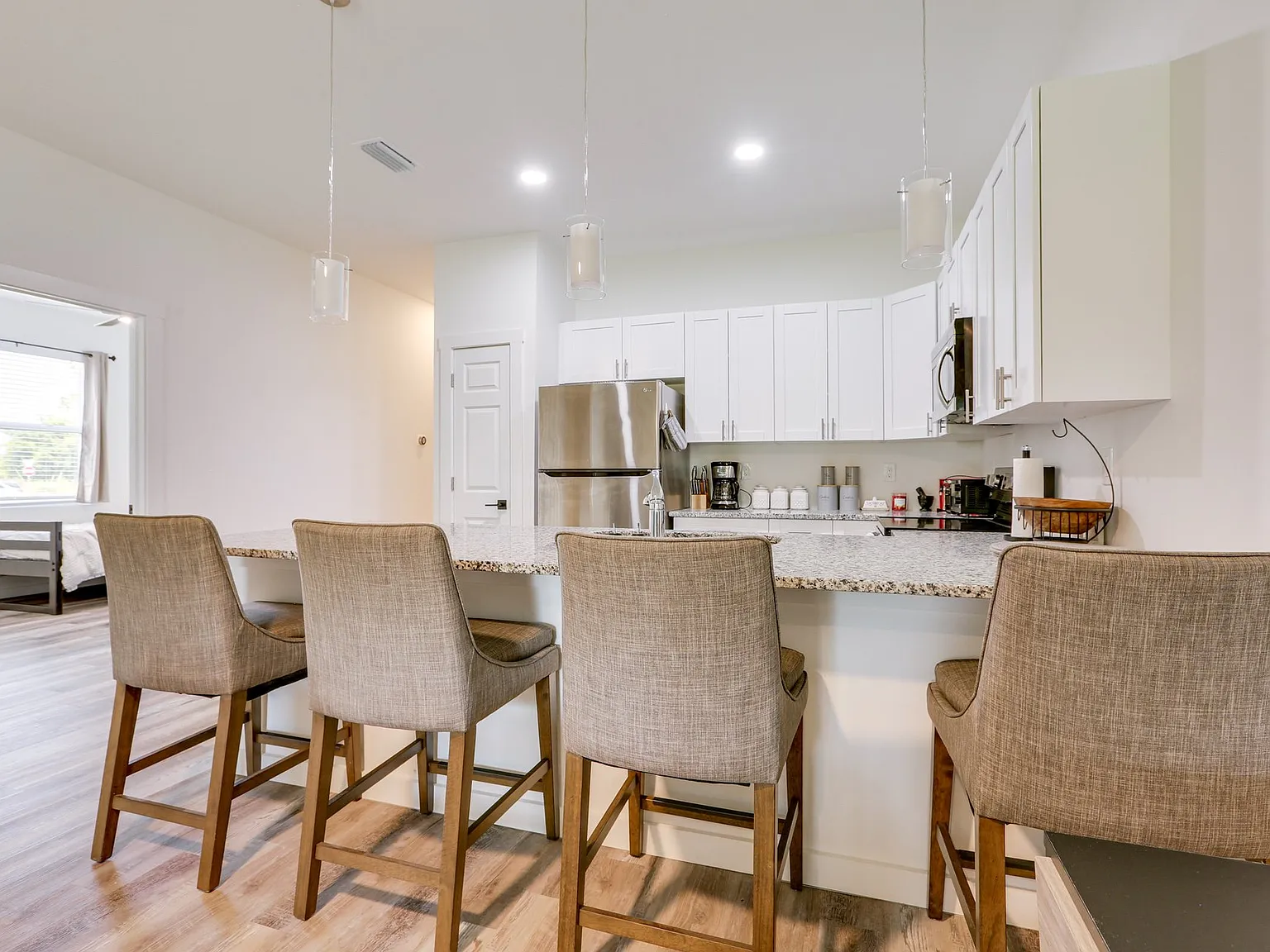 3 bed, 1200 sqft, $3,000 — Photo 2