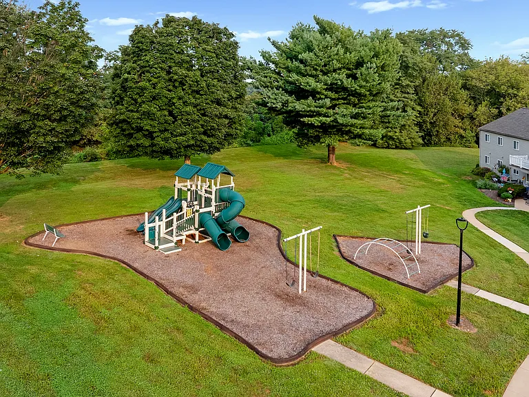Pioneer Woods — Photo 26