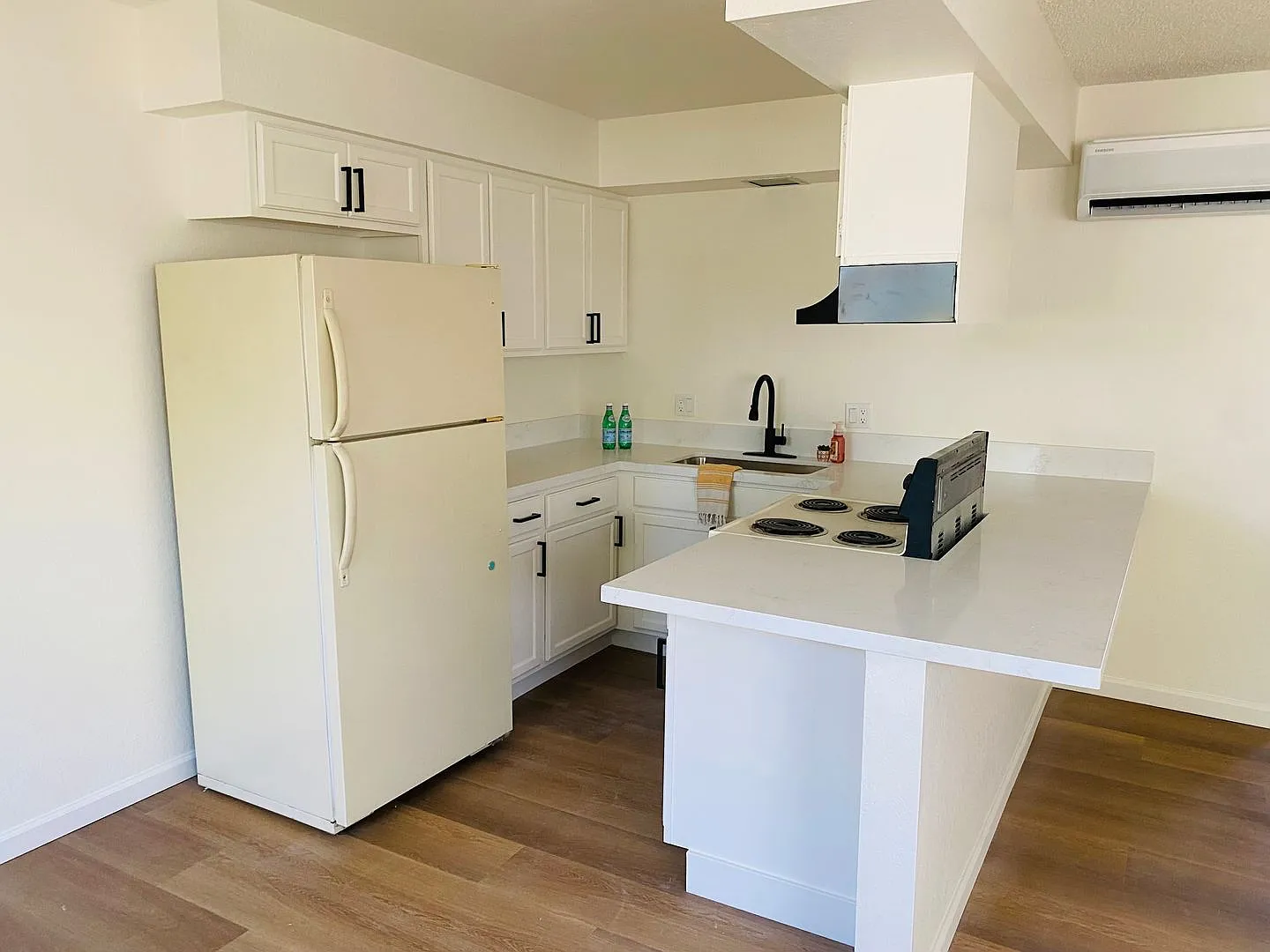 207 Broadway Street - Available Now! — Photo 2