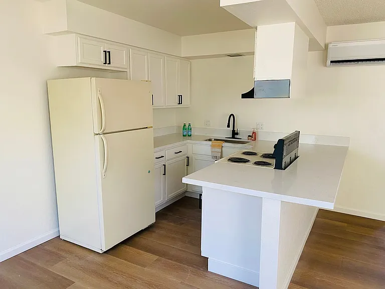 207 N Broadway St — Photo 2