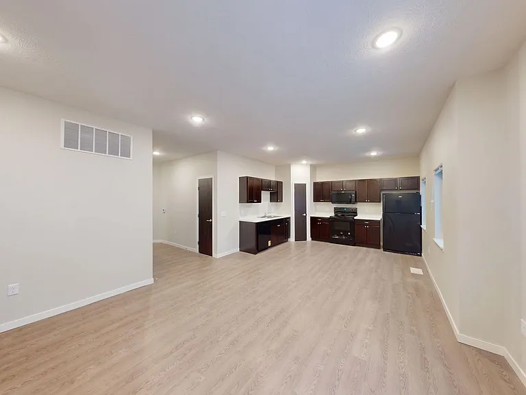 Pioneer Apartments & Townhomes — Photo 26