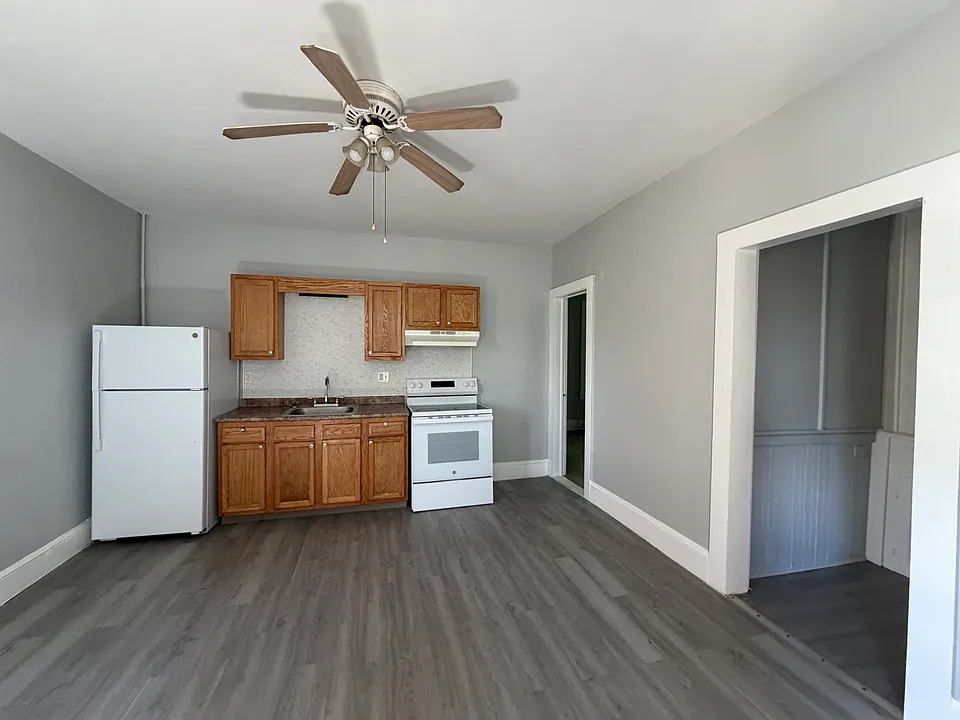 136 E Liberty St #1W