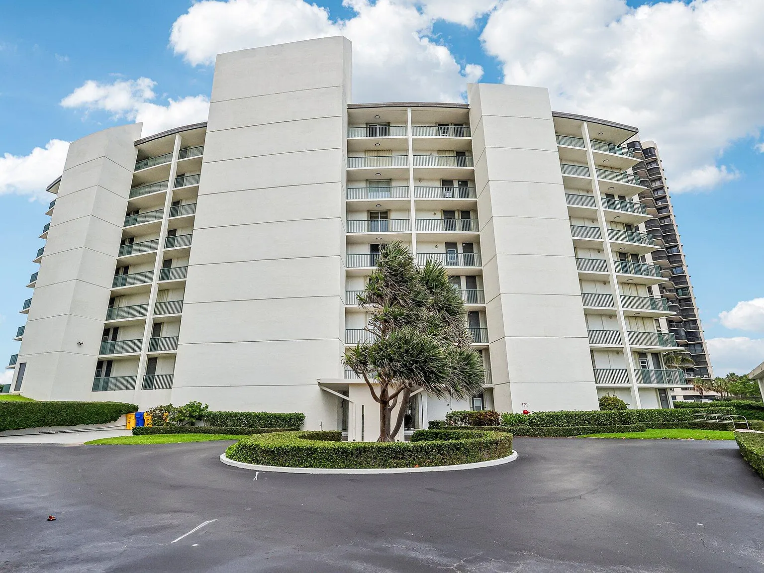 2 bed, 2.0 bath, 1250 sqft, $6,500 — Photo 3