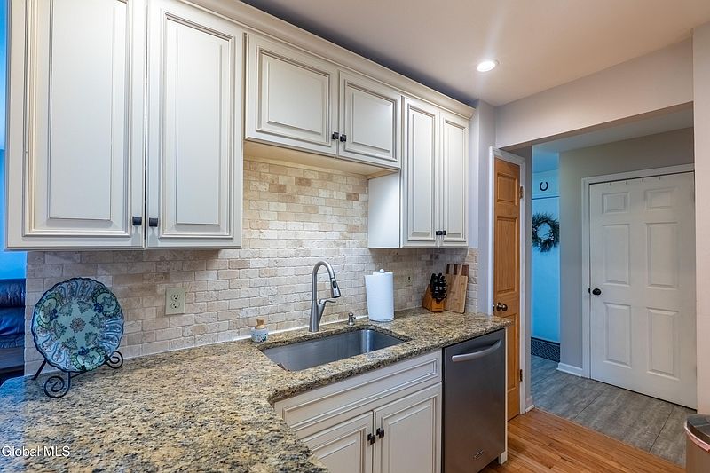 5th image of 13 Alydar Court