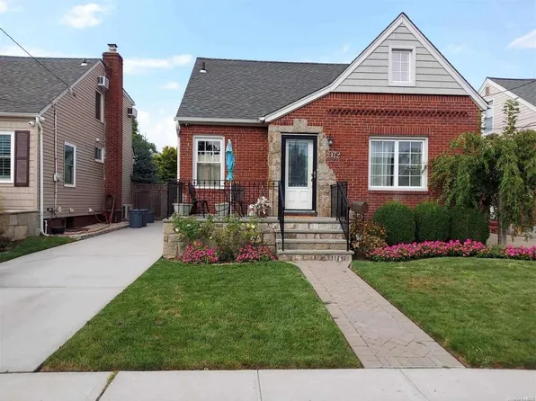1072 Rosegold Street, Franklin Square, NY 11010