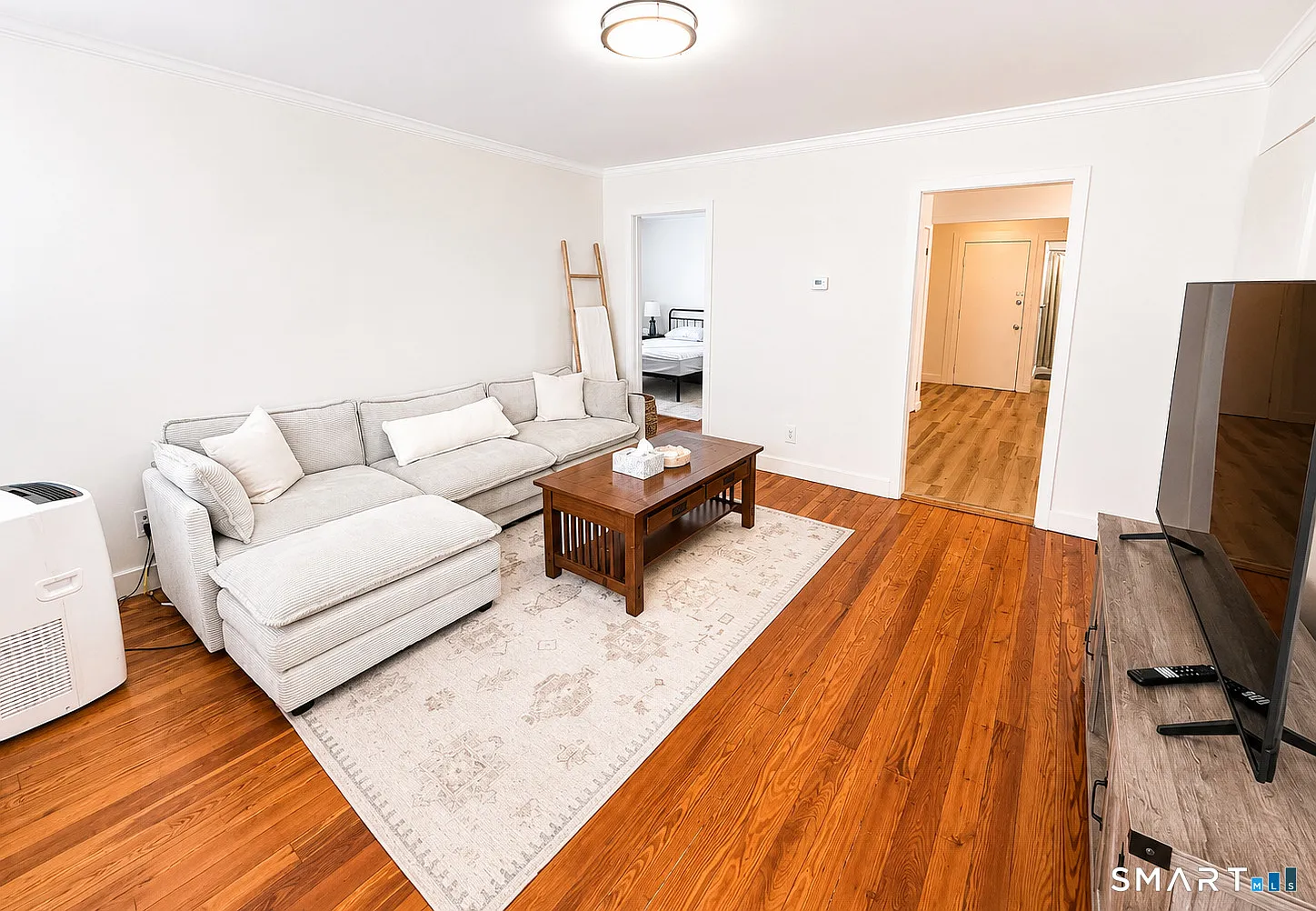 2 bed, 1.0 bath, 2933 sqft, $1,800 — Photo 4