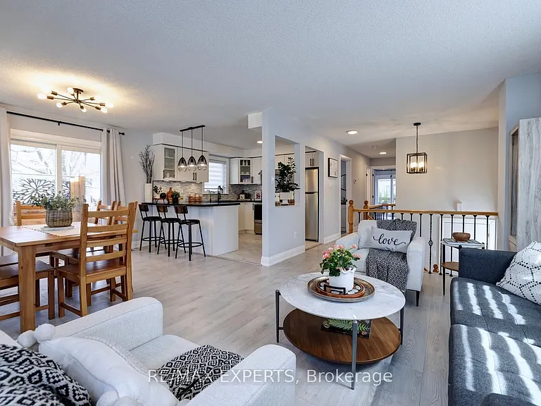72 Donald Cres — Photo 4
