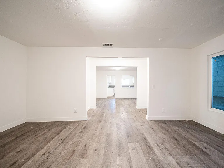 1011 San Julian St #203 — Photo 6
