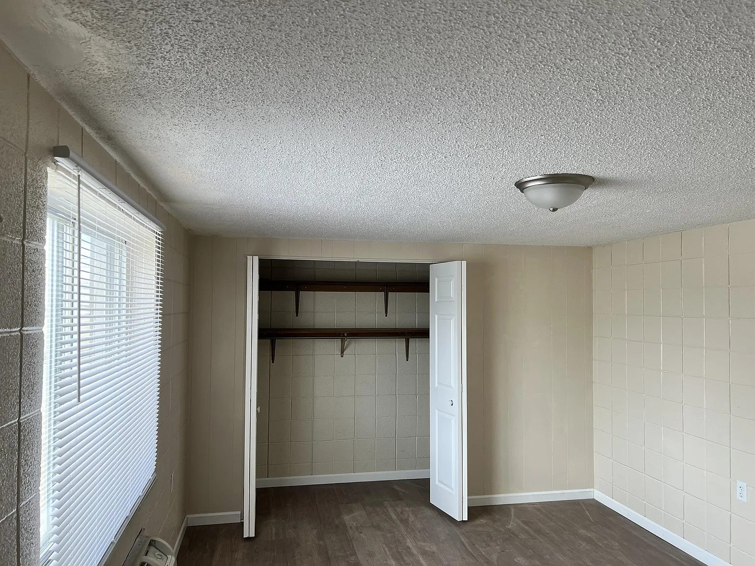 1118 East Morton Avenue - 76 — Photo 2