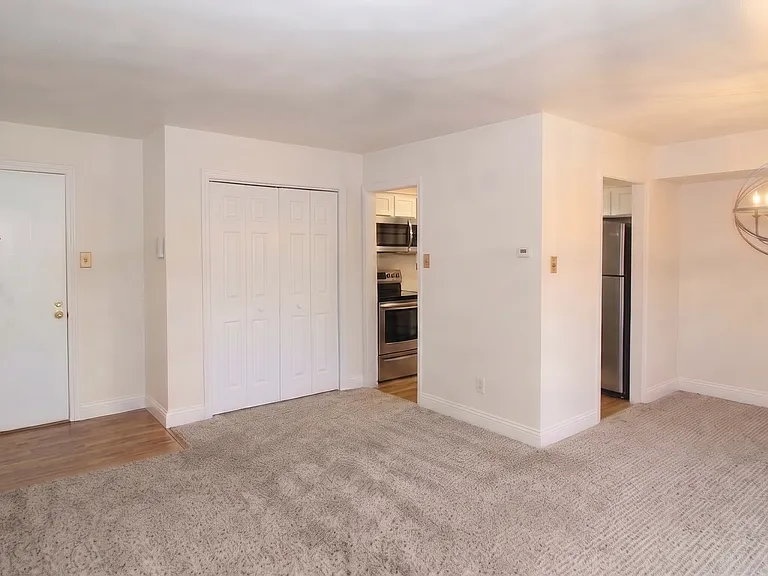 7 Rockford Rd #D16 — Photo 1