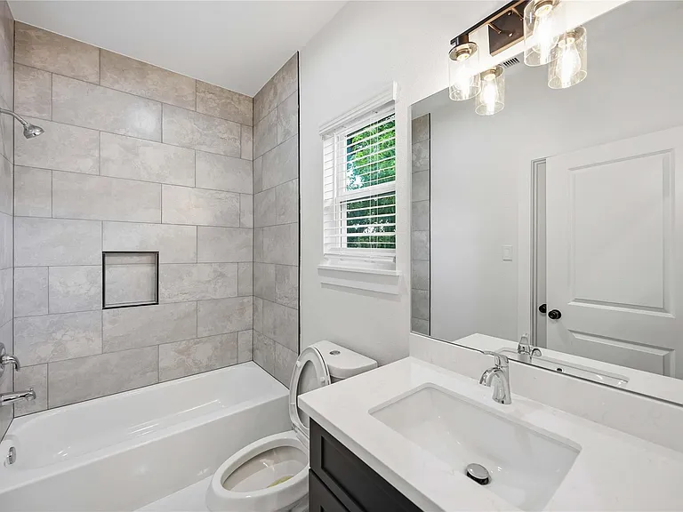 8412 Darien St #B — Photo 16