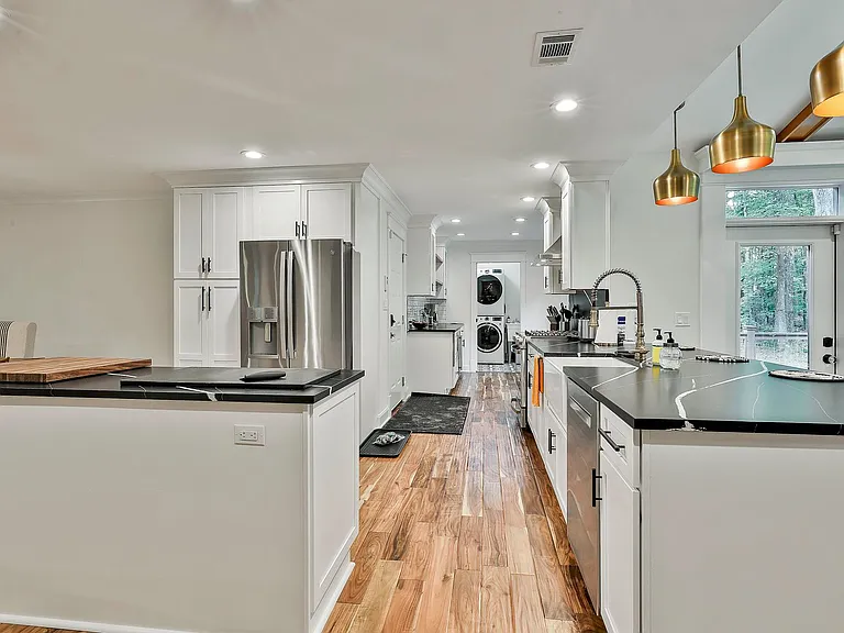 410 Thornton Lane — Photo 9