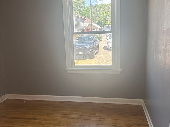 4th image of 220 Gunnison Ave