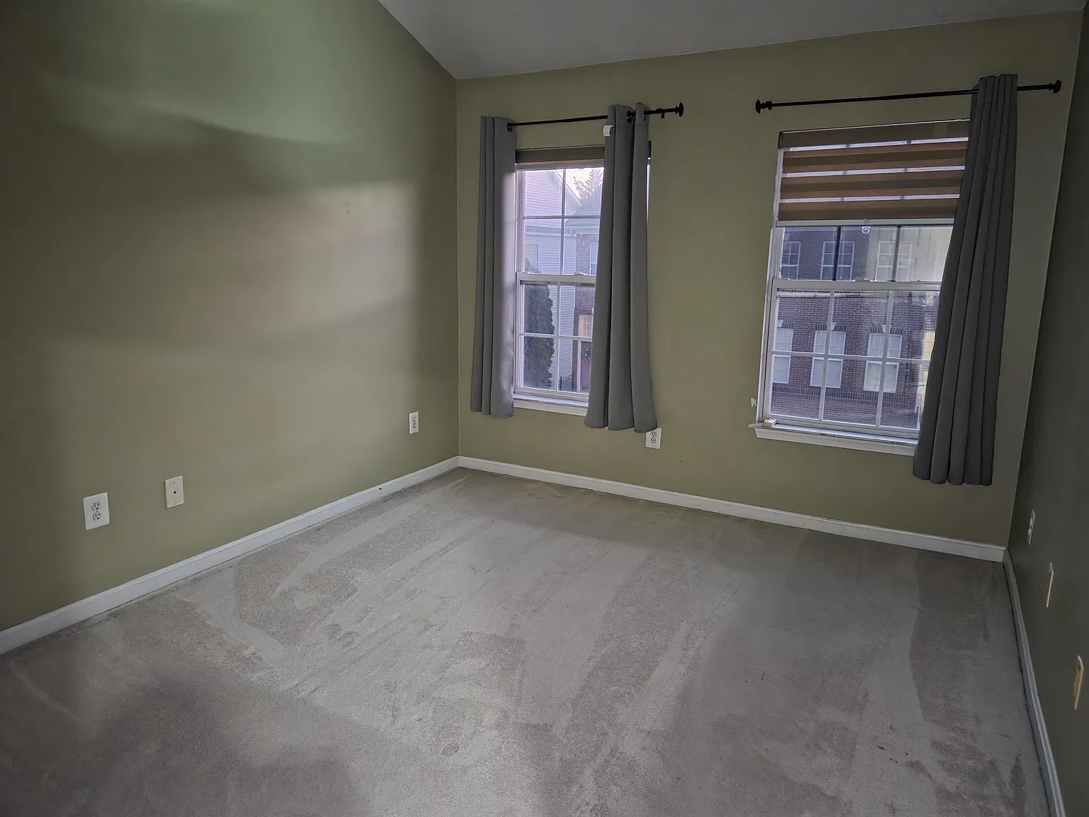 3 bed, 2200 sqft, $3,200 — Photo 3