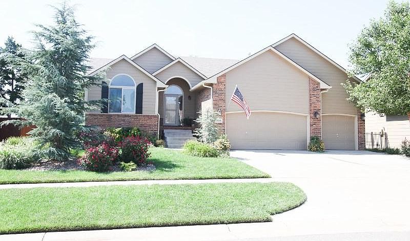 1st image of 1413 E Summerlyn Dr