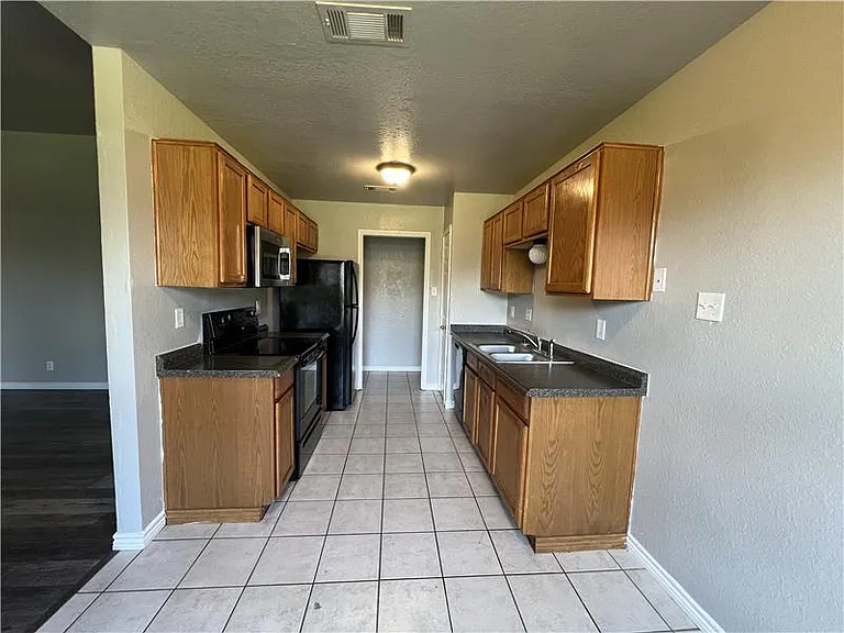 3607 Crescent Dr — Photo 7