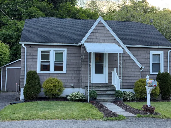 1248 Landon Rd, Vestal, NY 13850