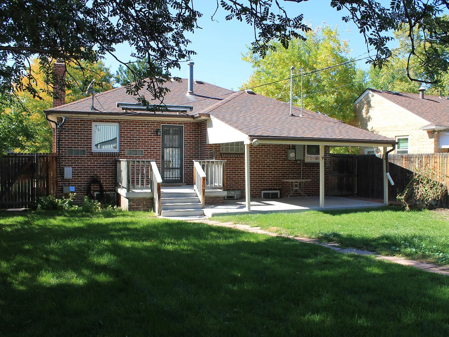 3 bed, 1922 sqft, $3,200 — Photo 2