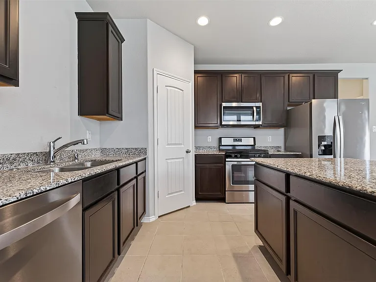 2519 Northern Great White Ct — Photo 10