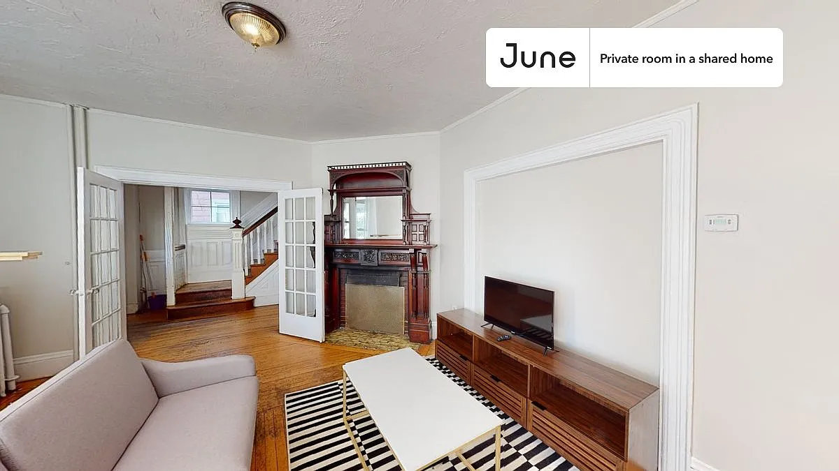 Queen bedroom in 6 bed/2 bath home in Brighton #1233 C — Photo 3