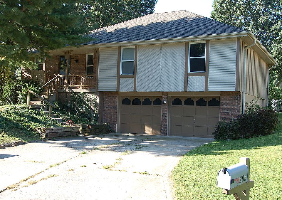 1st image of 208 SE Princeton Pl