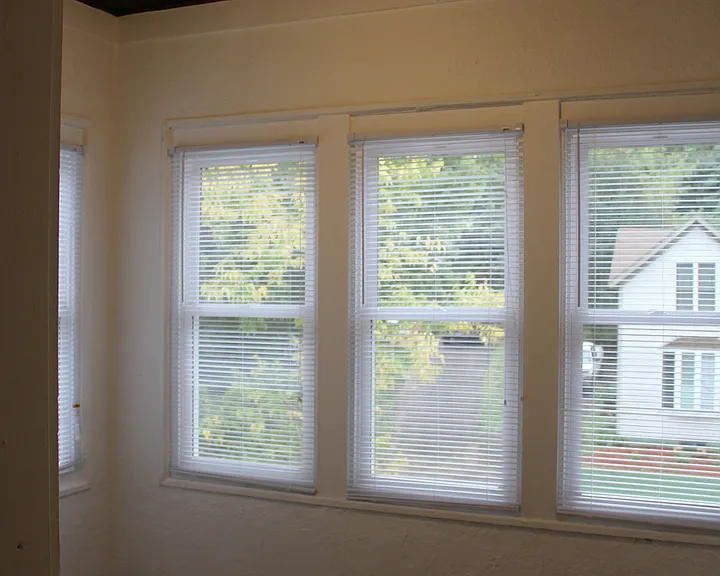 283-289 Bates Avenue — Photo 5