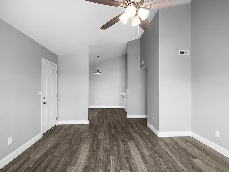 930 Carriage Circle Ln #2 — Photo 4