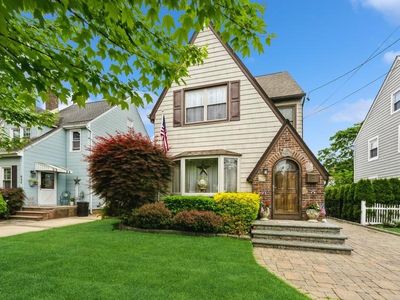 445 Wellington Road, Mineola, NY, 11501