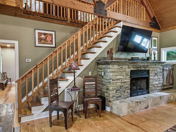8th image of 1233 Oliver Dr