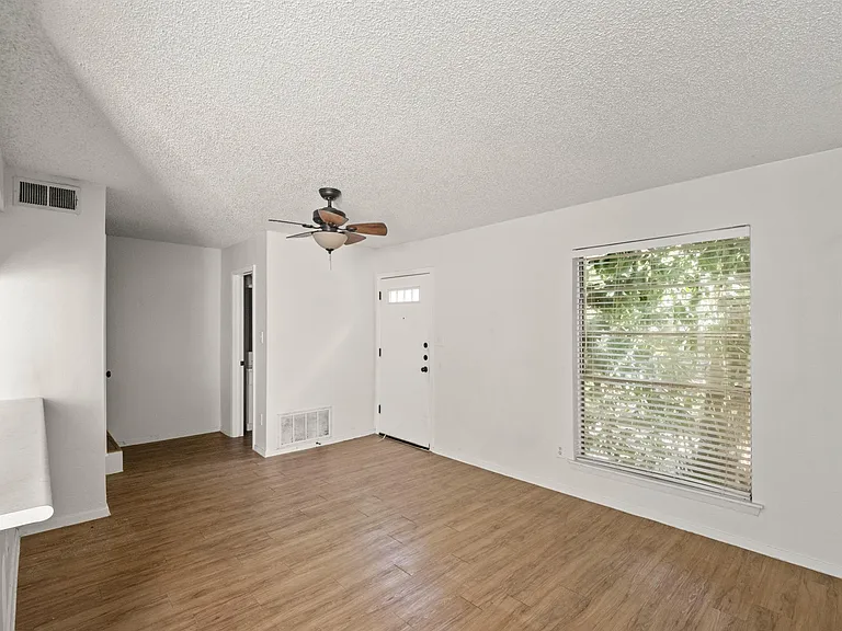 3507 Alpine Cir #3 — Photo 2