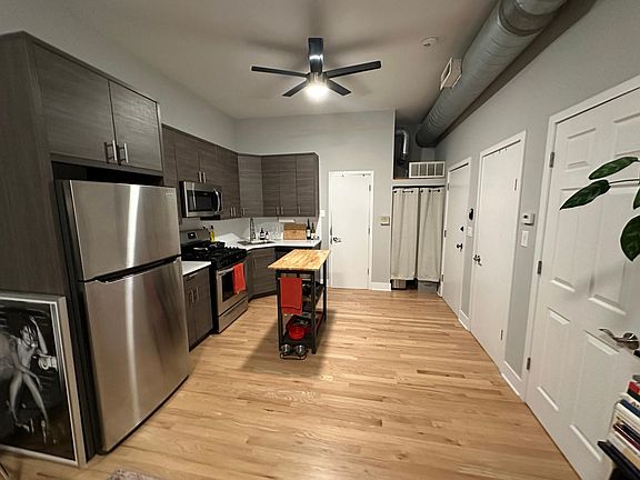 5th image of 2337 W North Ave APT 3R