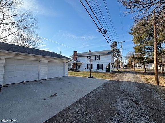 2nd image of 107 W 21st St